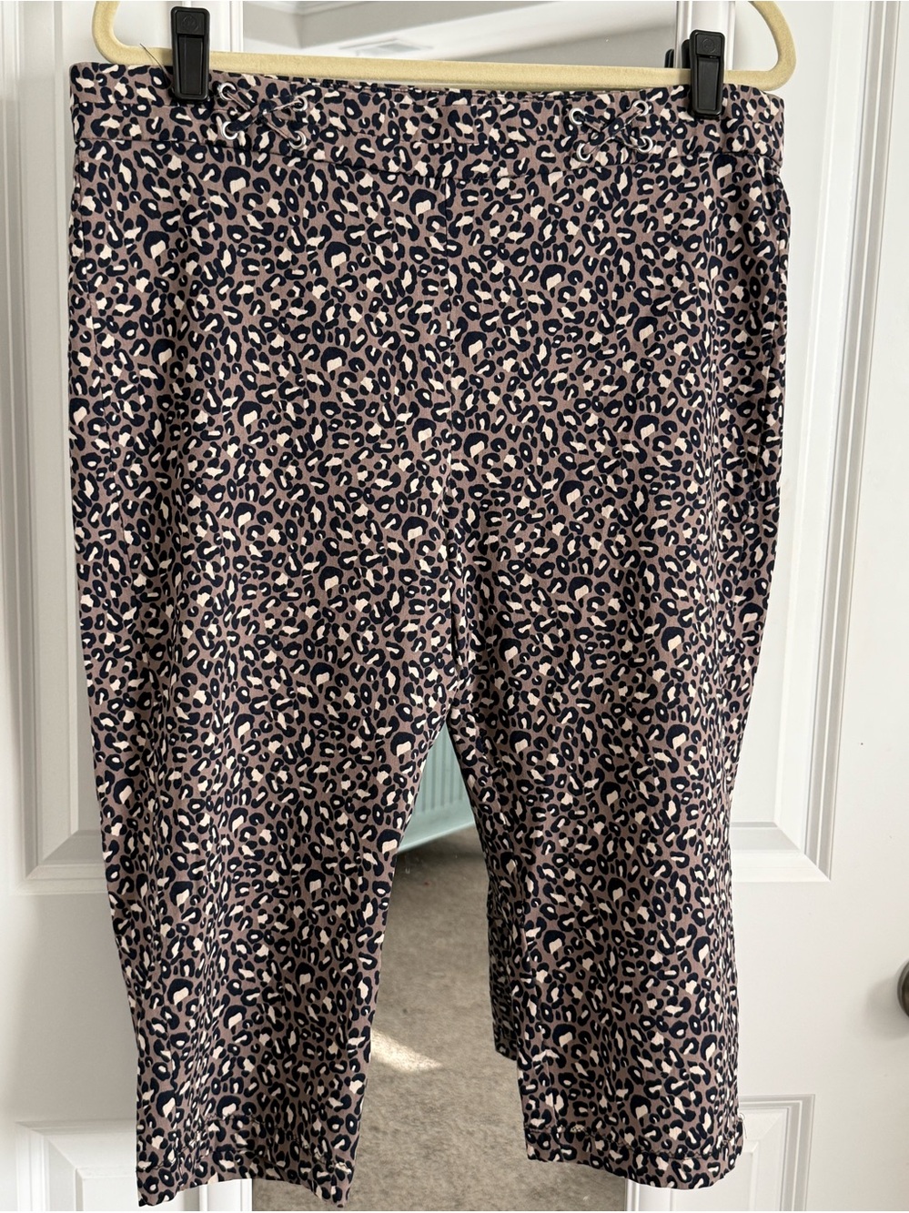 Stretch cheetah print capri 18